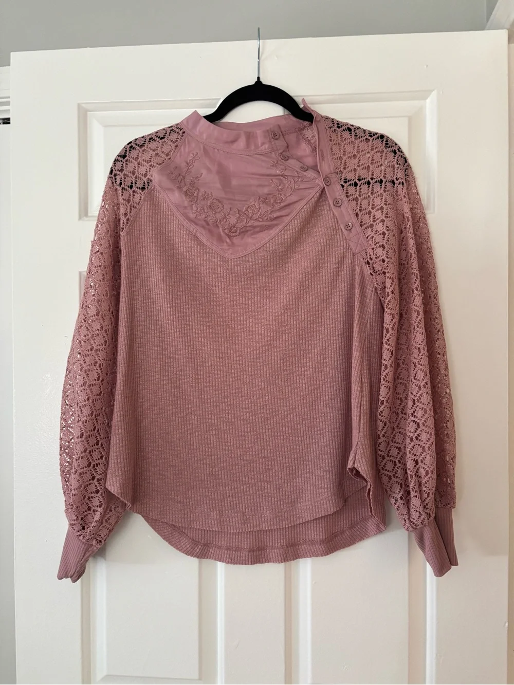 Free People XS Pink Lace Embroidered Thermal Long Sleeve Boho Top - Like New